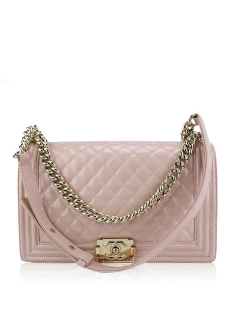 bolsa chanel verniz le boy rose look completo